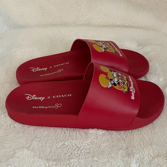 Disney X Coach Sport Red Slide With Mickey Mouse And Minnie Mouse Motif Size: 9 - Picture 6 of 14